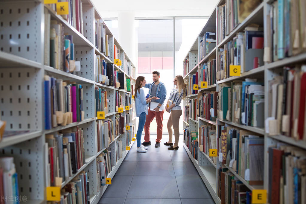 高校哲学类本科专业有几个，都是干什么的，有哪些学校开设？