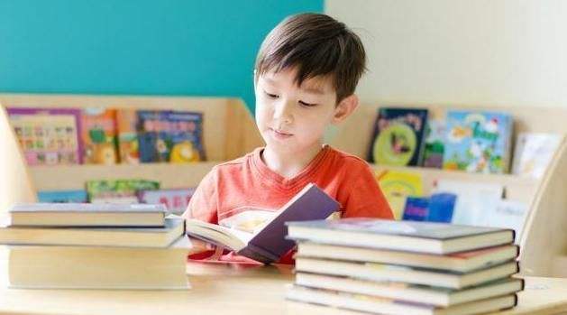 易烊千玺偏科严重，数学100分，网友看到英语成绩：体育老师教的