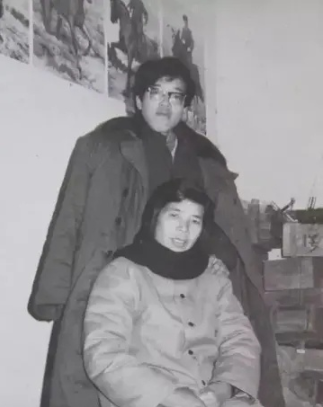 被嘲笑、被抢劫，59岁去直播，