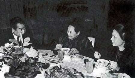 西哈努克在中国帮助下复国，问如何偿还？毛主席：我们不是军火商