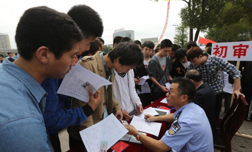 公务员考试培训班暗藏猫腻，有些教师明知道结果，却什么也不说