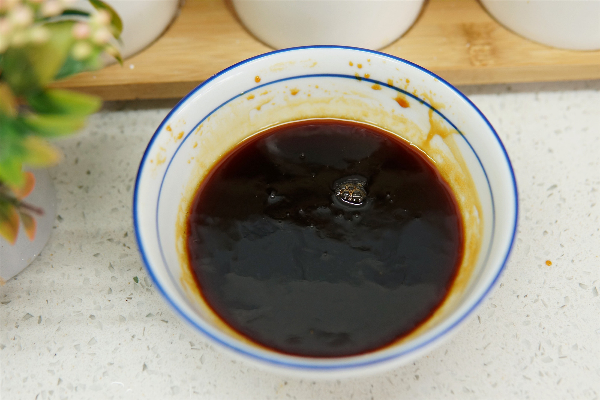 炒糖色，用油炒还是用水炒？教你认识糖色的4个阶段，红亮不发苦