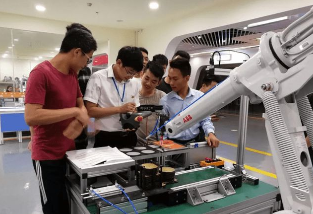 大学工科专业排名，计算机不再是永远的神，榜首受家长喜欢