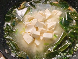 排油减脂好喝不胖，低脂低卡的海带豆腐汤