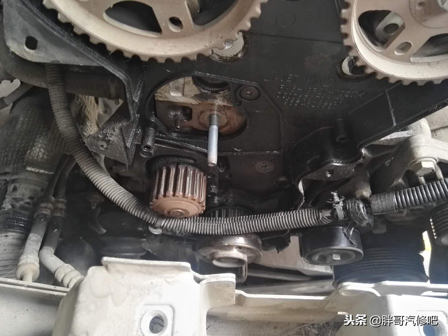 标志307的通病，更换气门室盖垫子，动手能力强的朋友可自己更换