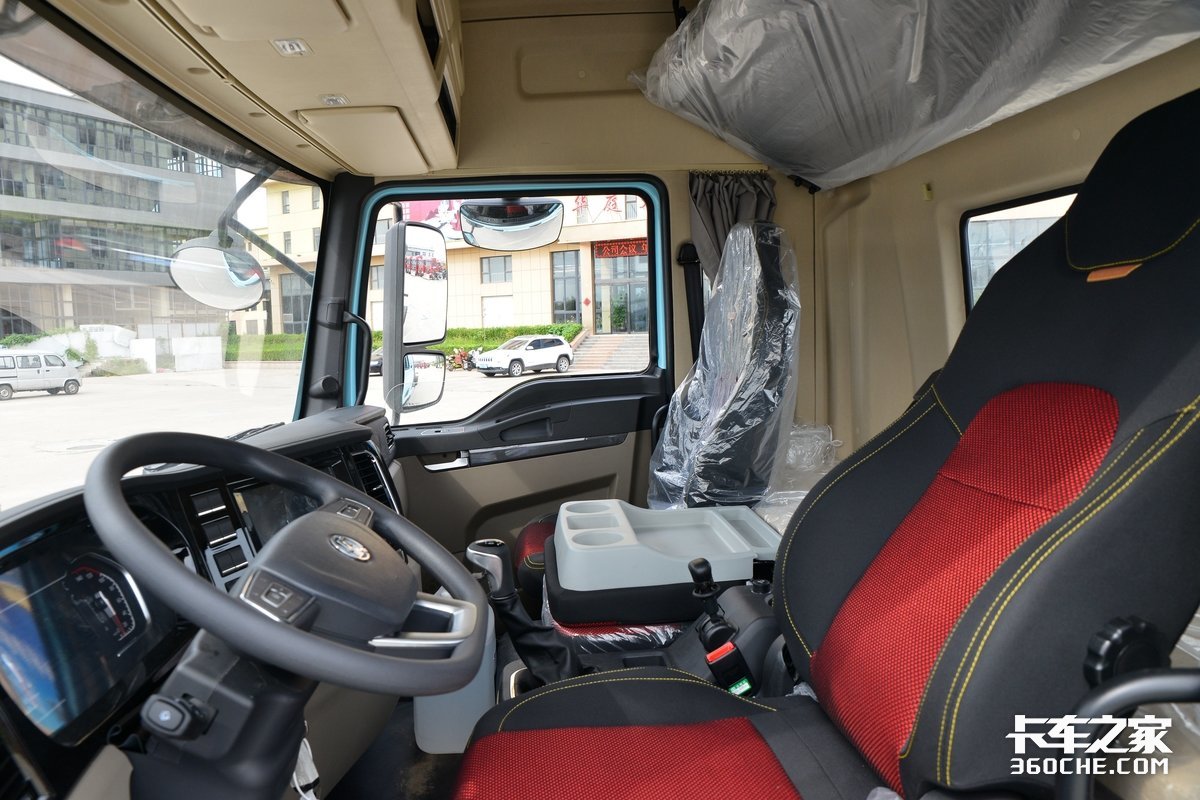 245马力高顶双卧6米8载货车,陕汽德龙l5000能合规拉10吨货