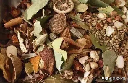 重庆烧鸡公商用配方，口味独特餐饮店增加菜品不二的选择。