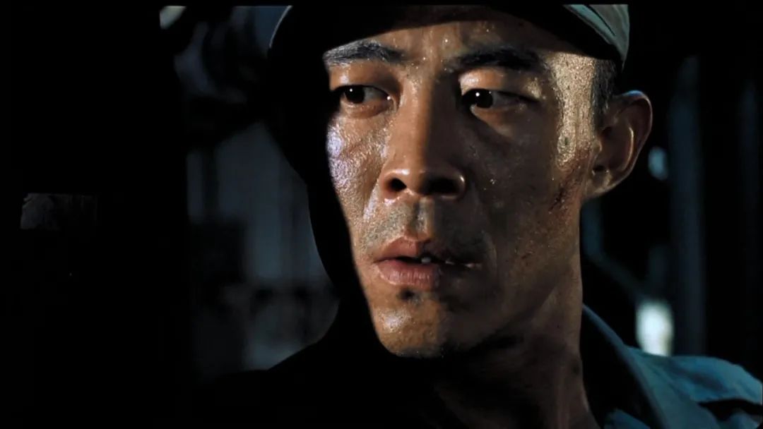 主演侯勇,前一年刚凭借一部《冲出亚马逊》被观众所熟知.