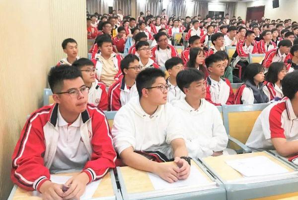 2021世界工科大学前十排行，清华全球第一，浙大排名叫人出乎意料