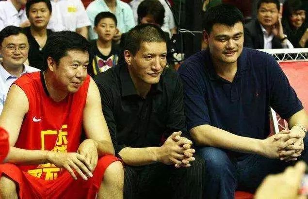 哪些中国人拿过nba戒指(第一个拿到NBA冠军戒指的中国球员！他曾做到过姚明都做不到的事)