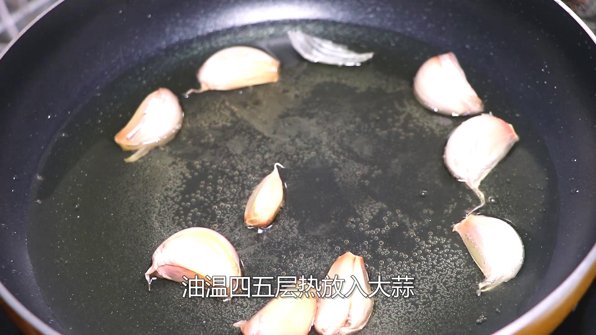 炒大蒜的做法（学会这么炒大蒜比烧烤还美味）
