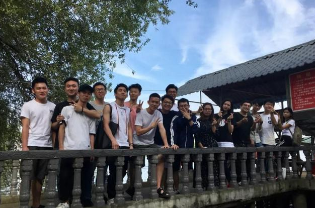 1分钟打动6位投资人，创业项目估值1亿，看武汉大学生如何做到？