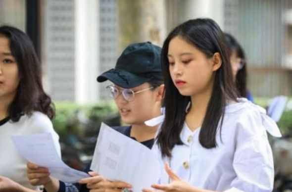 大一新生每月1500生活费够吗？导员说出“费钱之处”，家长需了解