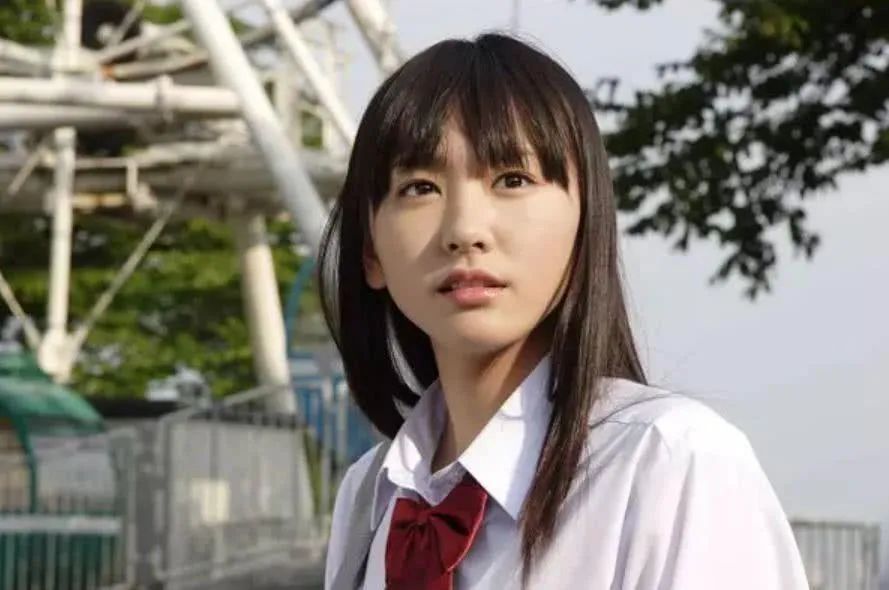 好看的日本女优(2021日本女生心中的10大“最美女星”，石原里美仅第6，广濑玲第3)