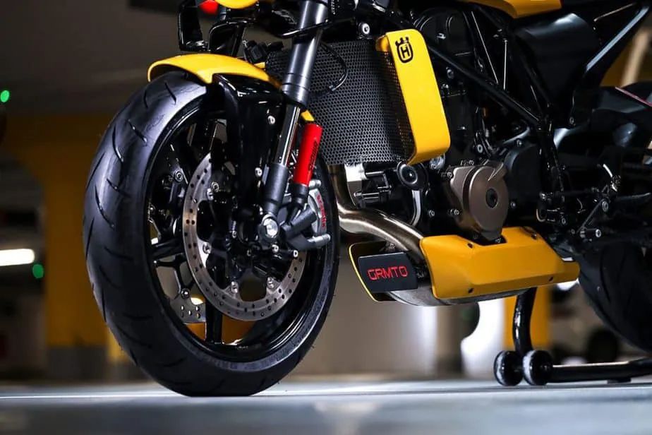 改装鉴赏 </p><p>　　“白箭”变“黄箭”，Vitpilen 701 Cafe Racer