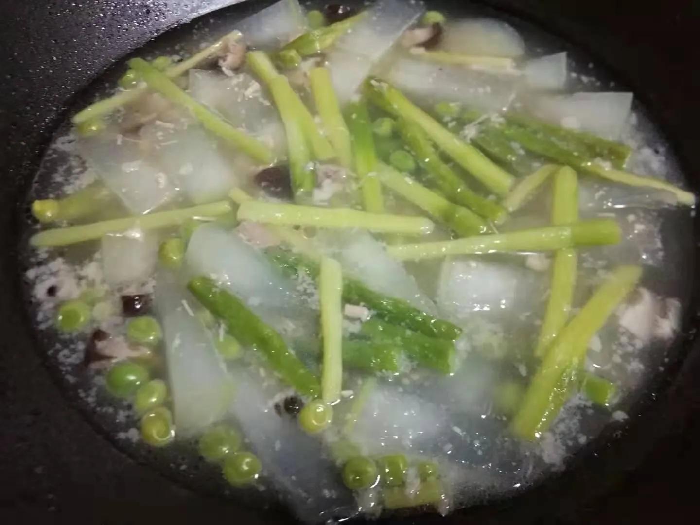 芦笋遇上它们几个做成汤才是绝配，我给它起名五宝抗癌降脂汤