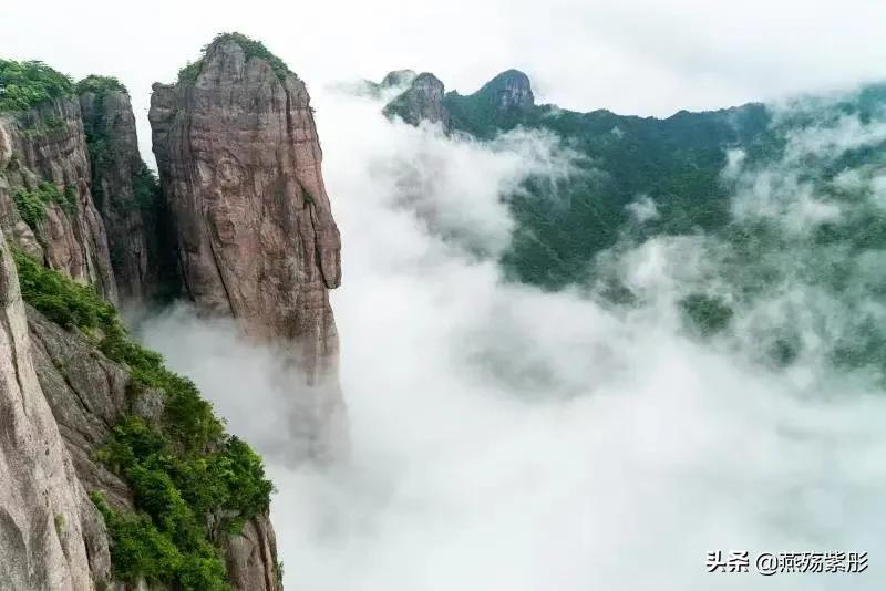 空山新雨后，景色分外娆，竹筏水上行，诗意盎然时，你心动了吗？