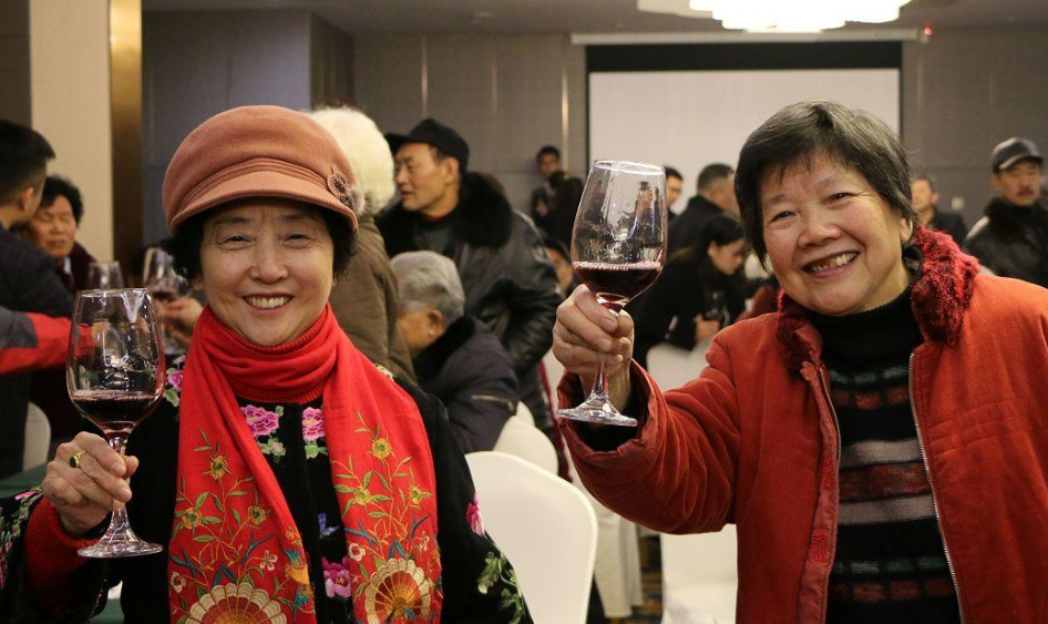 红酒的保质期只有10年，过期后还能饮用吗？幸好知道的及时