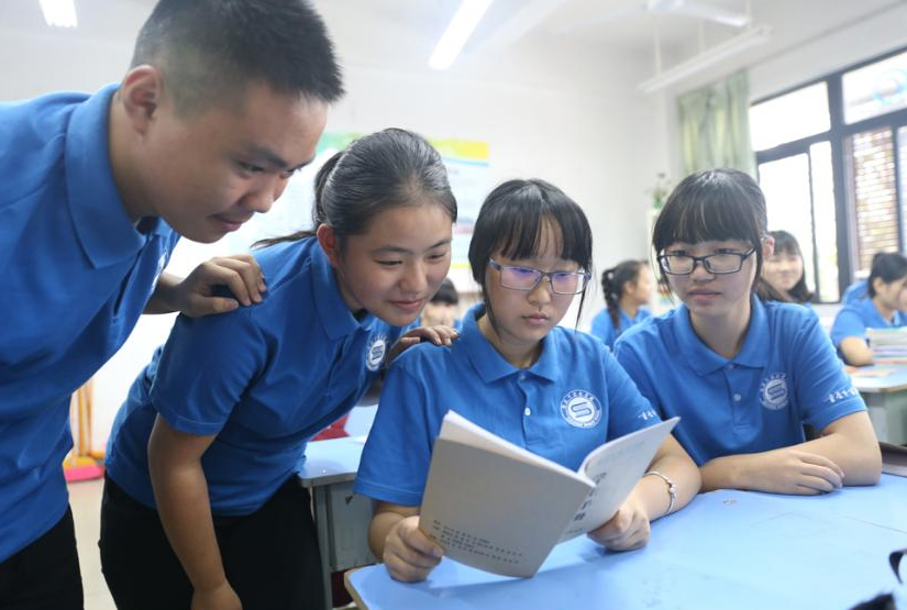 职业学院被央视曝光，要拿毕业证先交580元，实习期也收伙食费