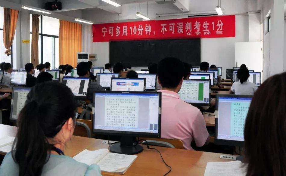 高考语文146分的神仙卷面长啥样？字迹如印刷体，老师不忍扣分