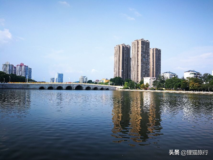 黄河故道徐州段徐州市区沿着黄河故道有一条滨河路,路两侧垂柳依依