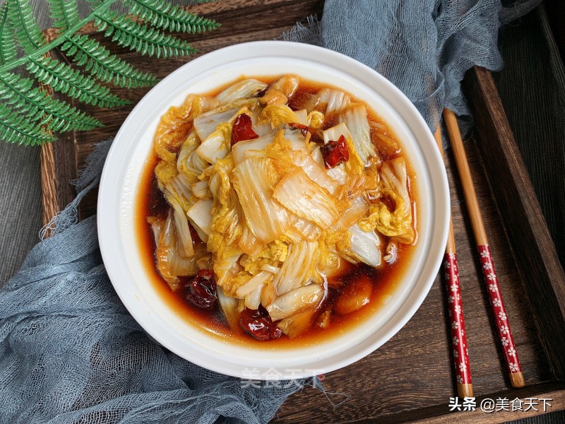 酸溜溜的味道，酸爽可口，开胃下饭，还帮油腻腻的肠胃减减负