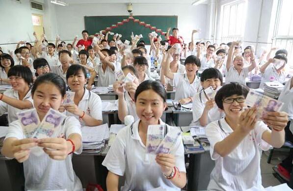 高考前，老师给学生买“神秘礼物”羡煞旁人，这是什么神仙老师？