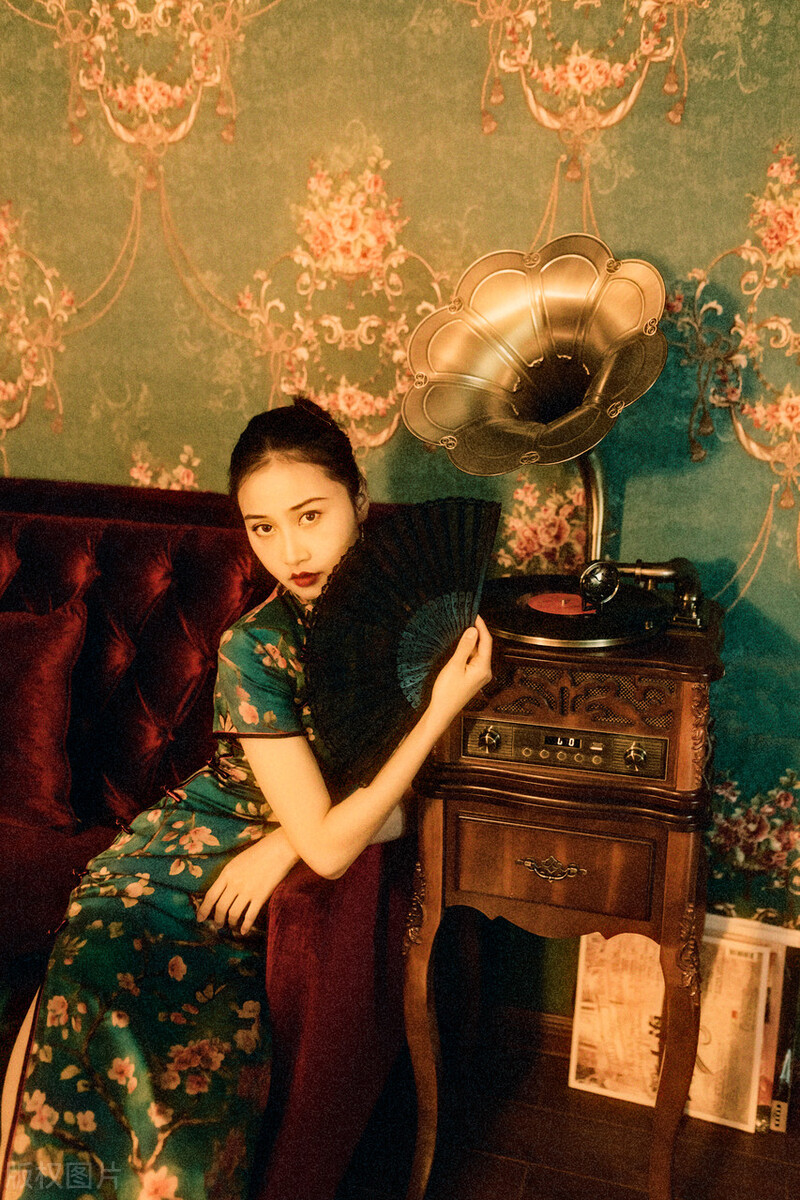 心静如水，写意心灵，诗泉流淌在岁月深处，叮咚出诗意的清音