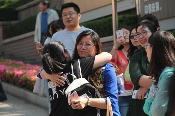 高考临近，家长可以做些什么？四件事要做好，两句话不要说