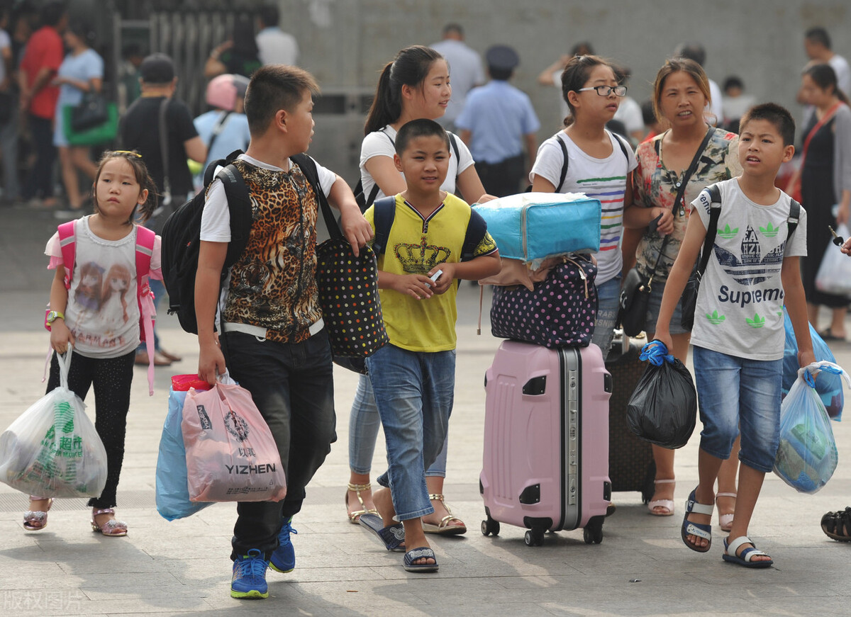 今起，村干部多了1个任务，三胎放开，怎么鼓励农村人“多生”？