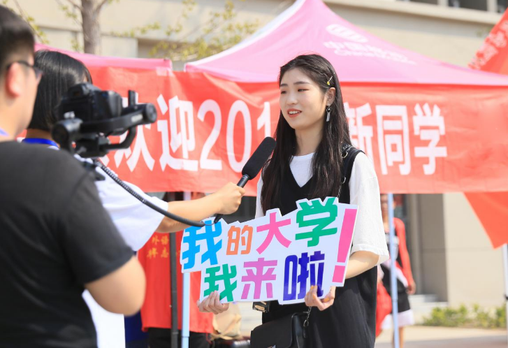 2021届大一新生报到时间确定，有人欢喜有人愁，最晚的10月才开学