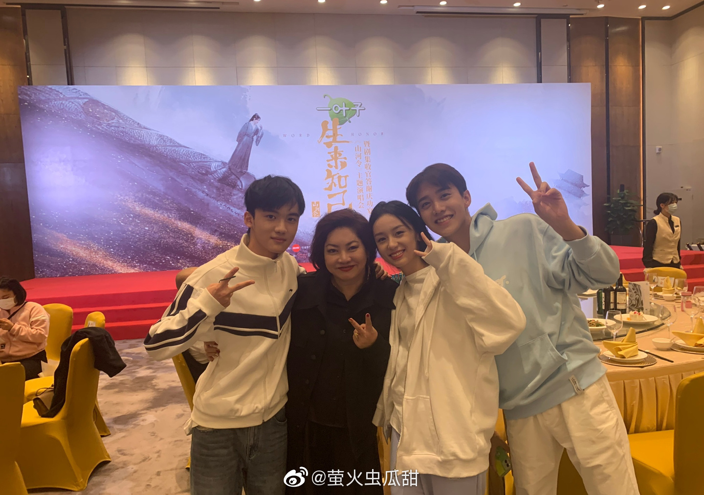 “浪浪钉”成背景板了？周也马闻远CP感爆棚！这眼神真不是在谈吗