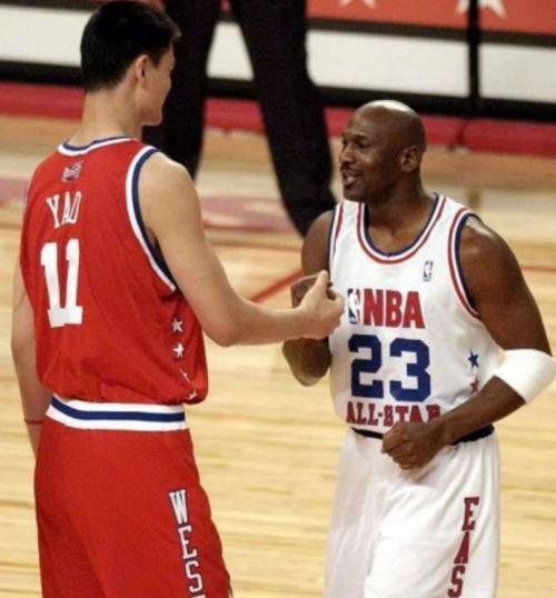 姚明在nba的教练有哪些(姚明和大郅在NBA交手5次，他们是这种数据！球迷：没对比就没伤害)