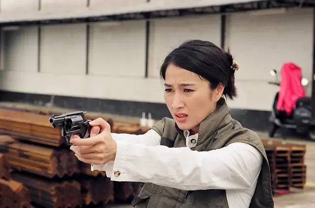 电视剧《中华英雄》播出31年，女主角嫁亿万富豪，其他人今何在