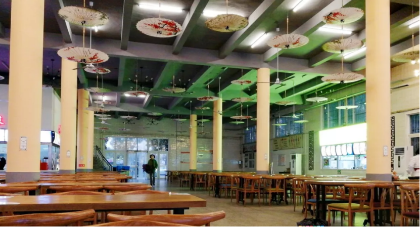 火了！江苏“高颜值”大学：坐拥空调宿舍，出门就是地铁，小龙虾吃到爽！