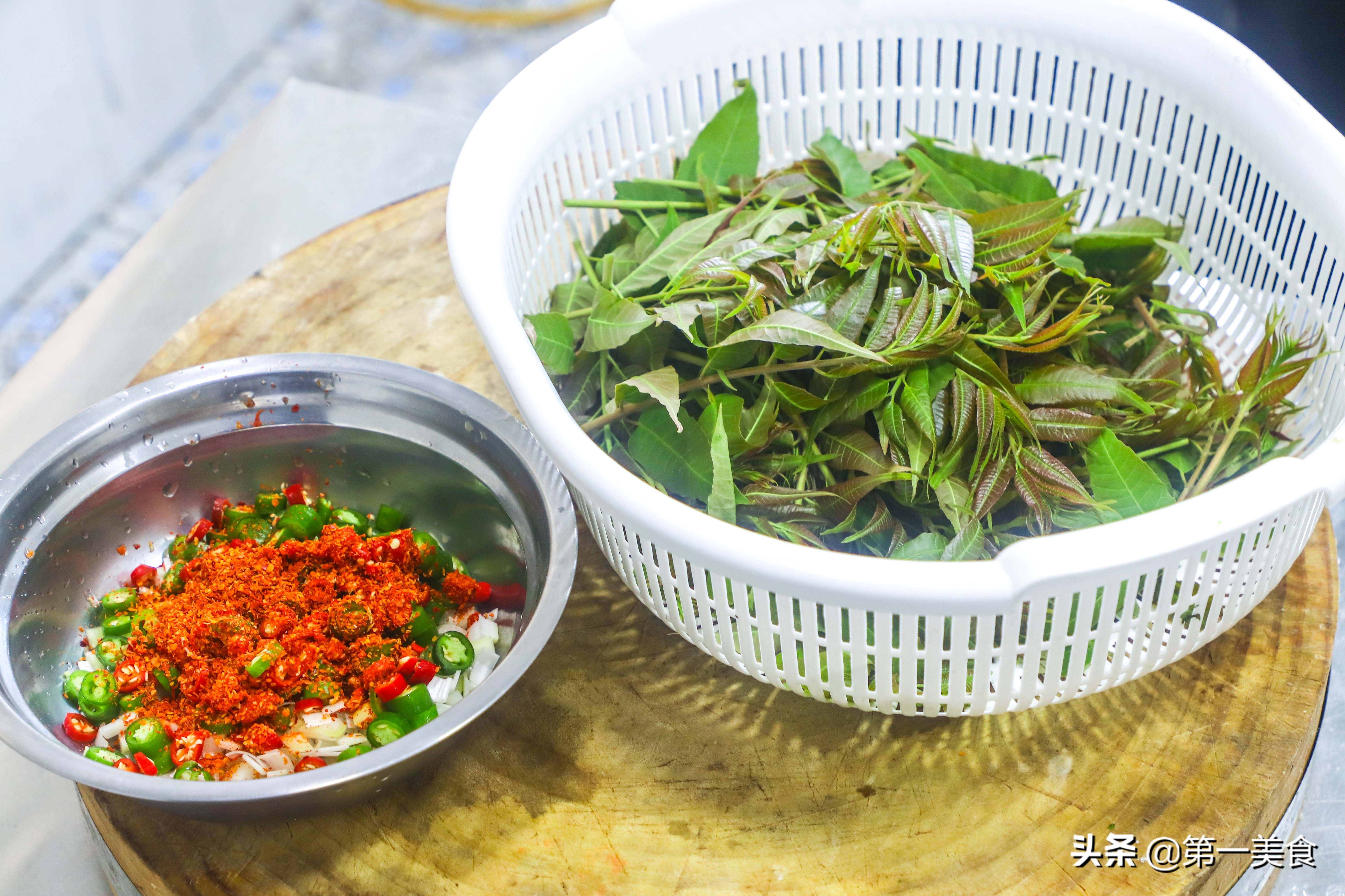 鲜香味美的凉拌香椿，活在童年回忆的一道夏季凉拌菜