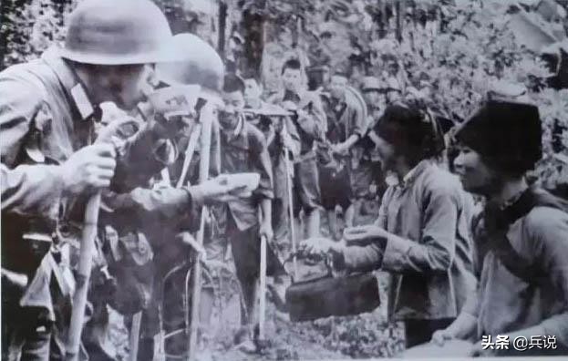 老山作战，部队寄住山村，房东姑娘含苞欲放，眼睛会说话