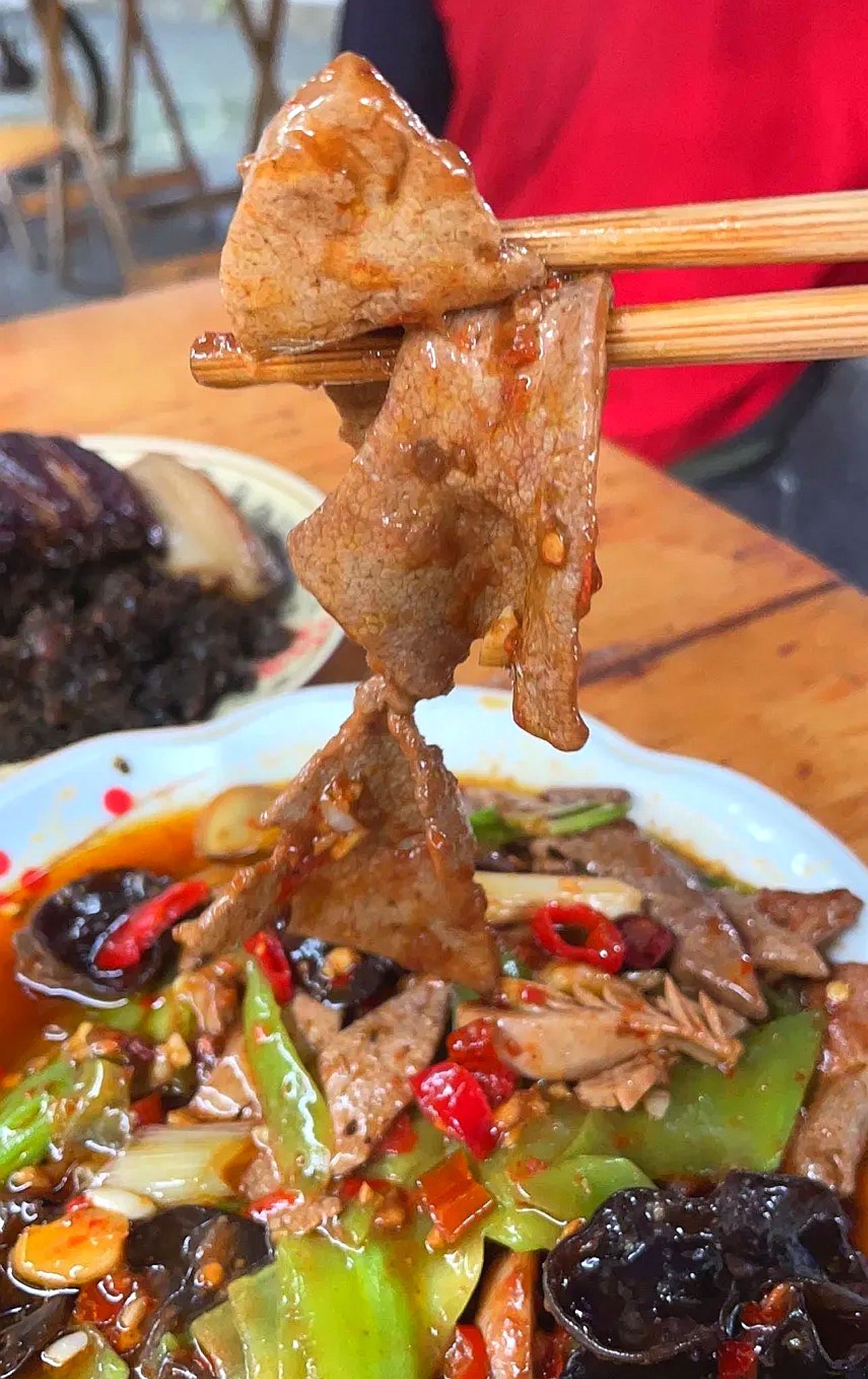 传说中的“大厨”，成都正宗的苍蝇馆子，回锅肉下饭，扣肉肥糯香