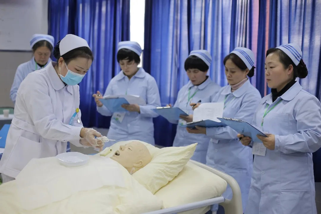 一会做工人，一会送外卖，职业教育没能帮到这群人