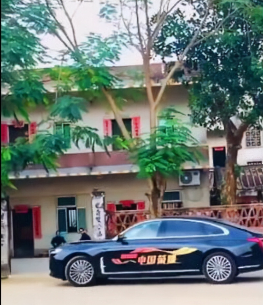 全红婵50万豪车到家一幕曝光：爷爷立马起身相迎，红姐广州苦练