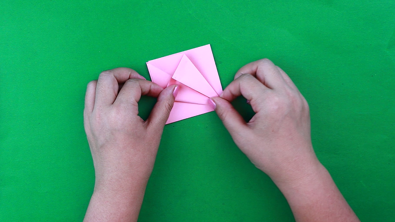 教你折一朵清新脱俗的百合花，做法简单小朋友也能学会，手工折纸