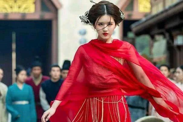 该剧是由赵露思,丁禹兮领衔主演的古装甜宠剧,讲述了花垣城陈芊芊