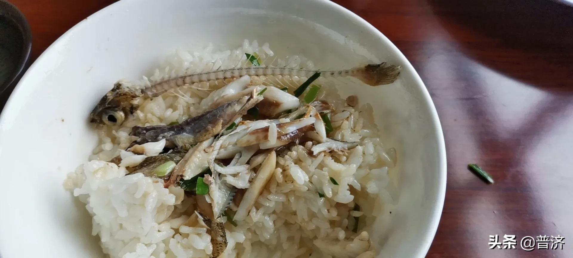 五元一斤的小黄鱼，十分钟做成一道菜值百元，会清蒸还要会吃才行