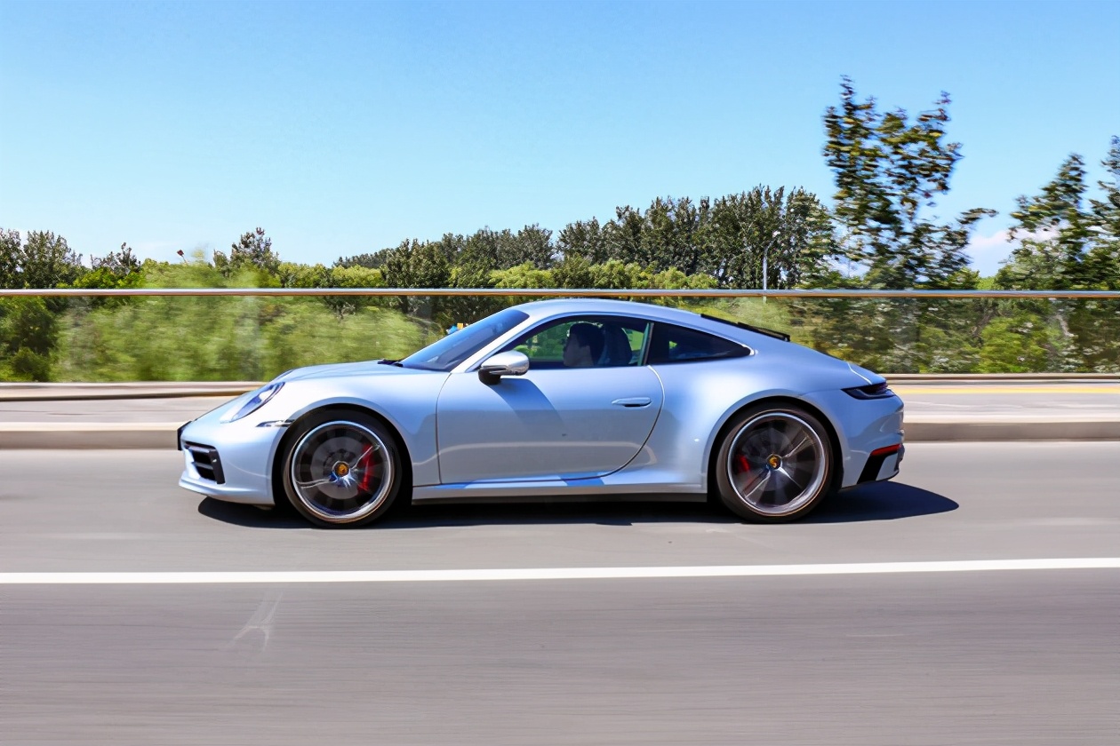 试驾过就一定会爱上它 体验保时捷911 Carrera S