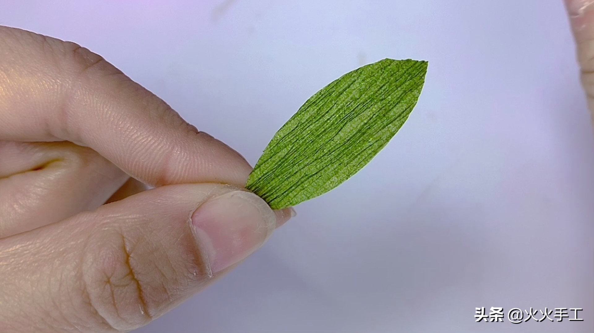 自制花灯最简单的做法（用水果网做成宫灯灯笼花）