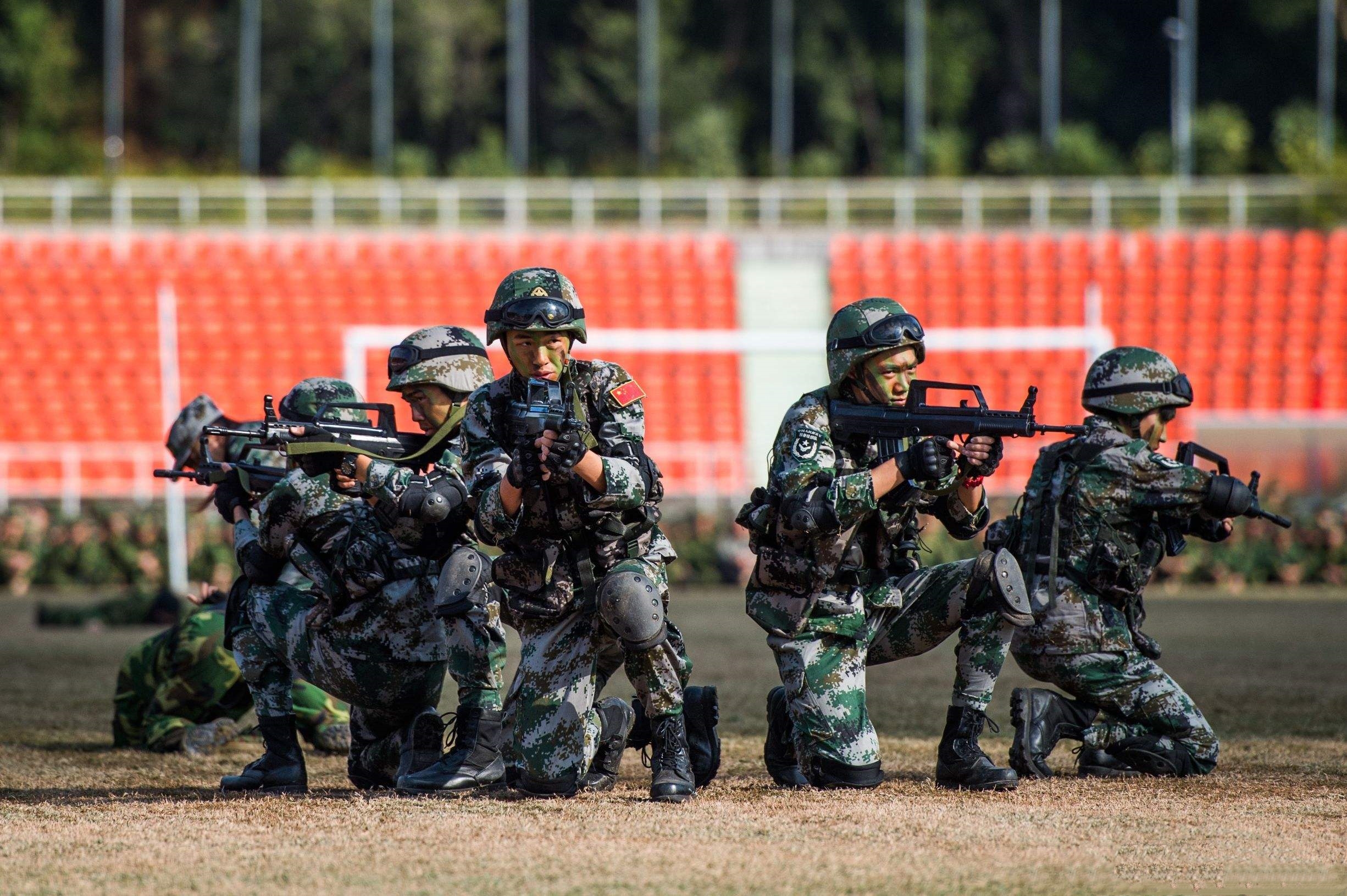 别不把大学军训不当回事，和高中军训区别大了，男生女生都要重视
