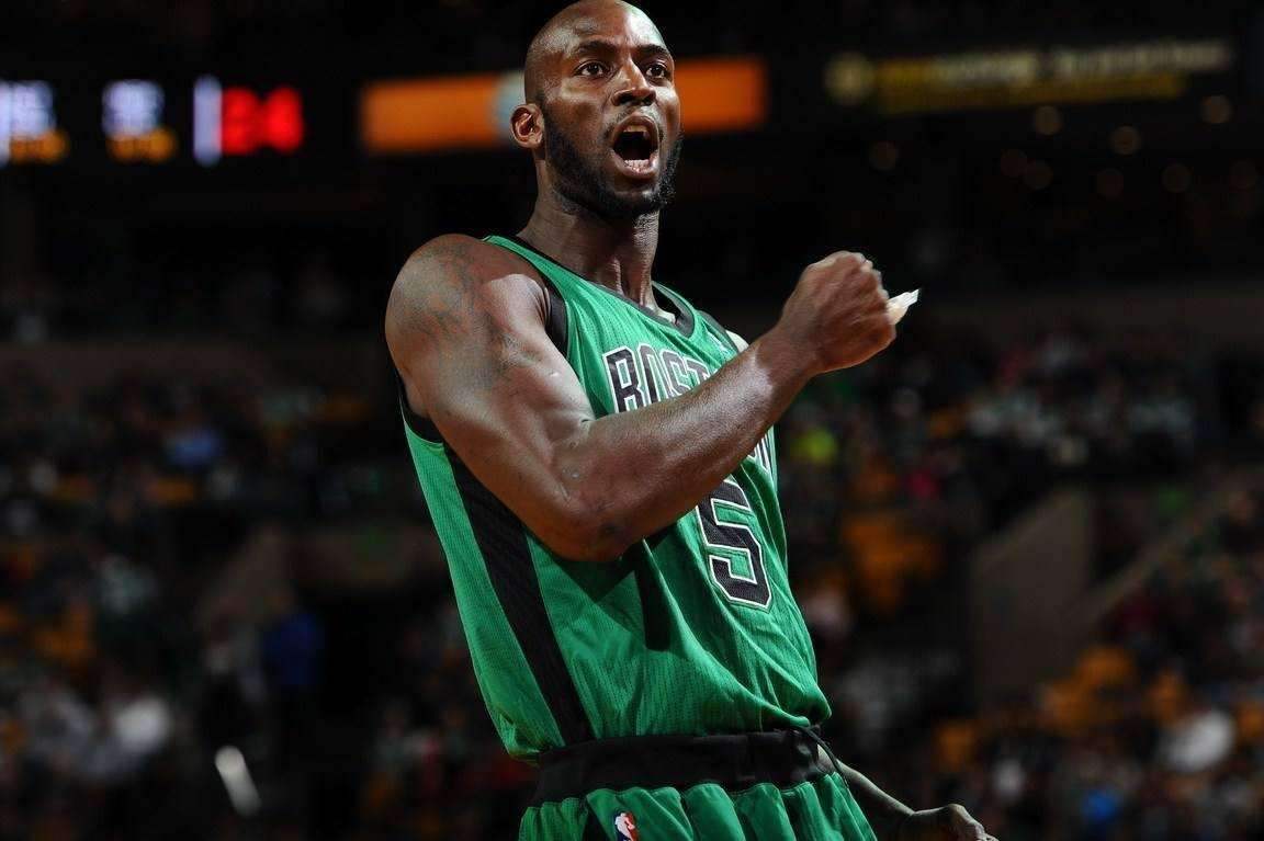 加内特他的身高也是虚报的,其实这从平常就能够看出来,他比其它的小