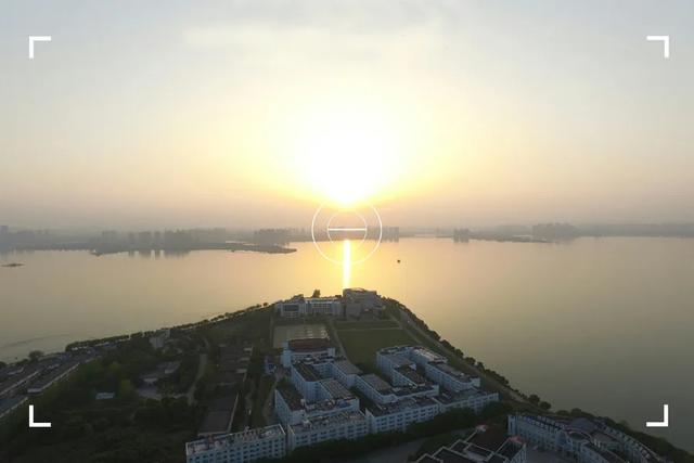 武昌理工学院究竟有多美？一组图告诉你什么才是湖景校园