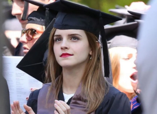 高考有失公平？清华大学自降门槛招外籍生引争议，教育部作出回应