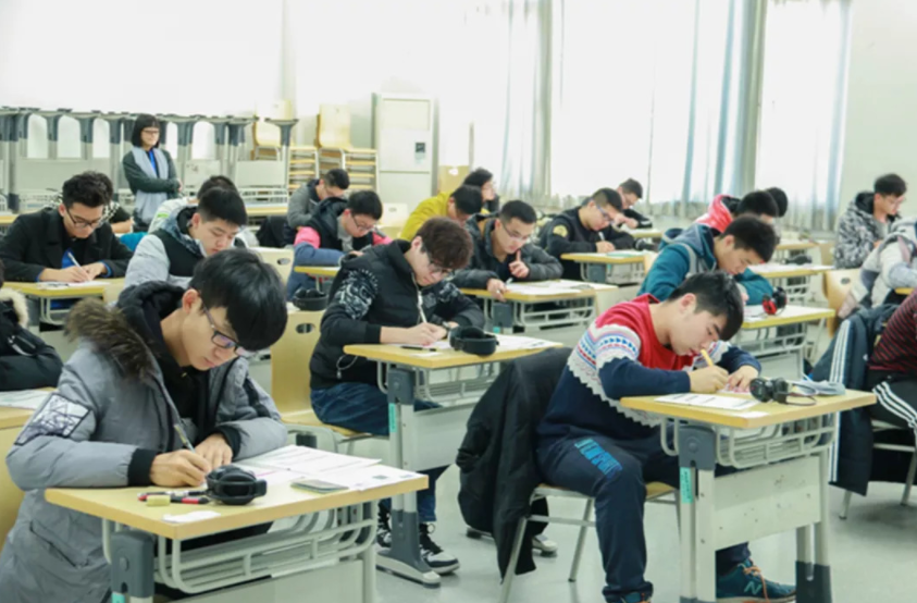 大一新生注意，别让大学里“华而不实”的证书，浪费你的宝贵时间